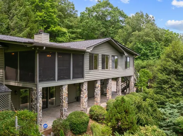 1030 Country Club Dr, Franklin, NC 28734