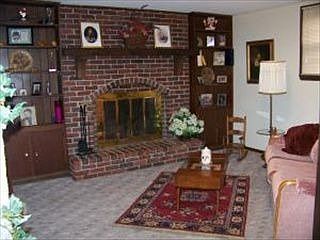 2nd image of 610 W Stonecrest Cir