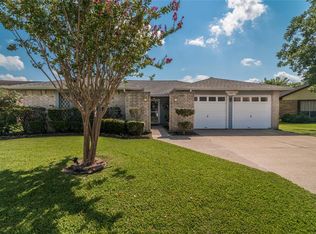 16814 Kings Chapel Ct, Friendswood, TX 77546