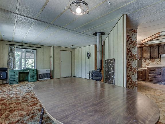 5th image of 835 Dewitt Park Rd
