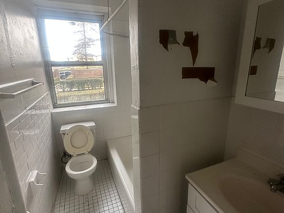 4th image of 42 Park Ave #C12