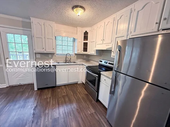 335 Jamestown Manor Dr — Photo 2