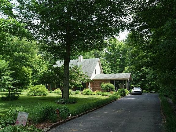 3rd image of 83 Shelby Ln