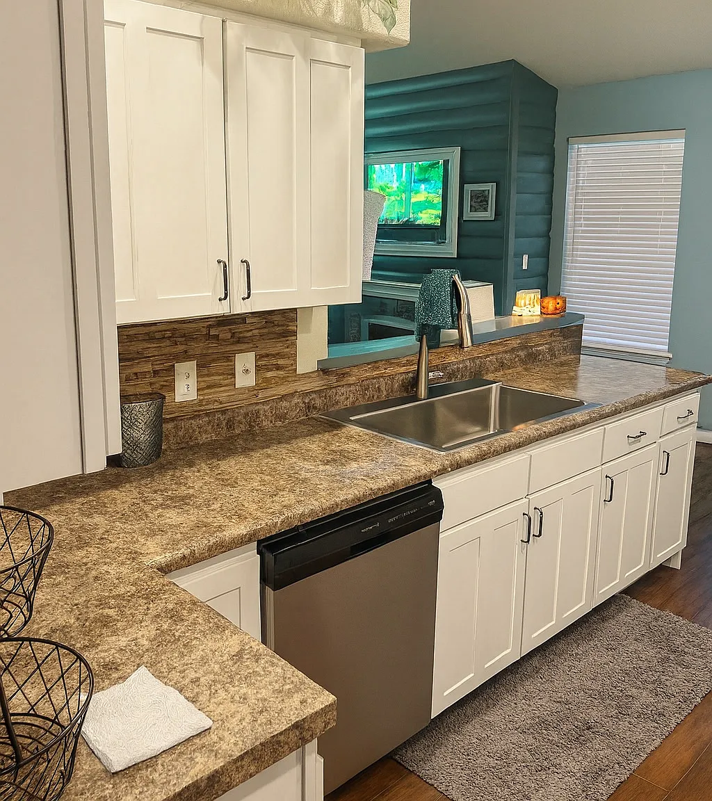 6 bed, 3408 sqft, $850 — Photo 4
