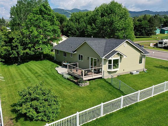 2nd image of 2412 Arcadia Dr