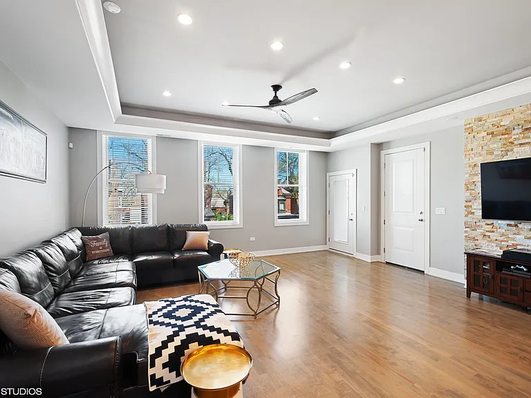 441 E Oakwood Blvd #2 — Photo 3