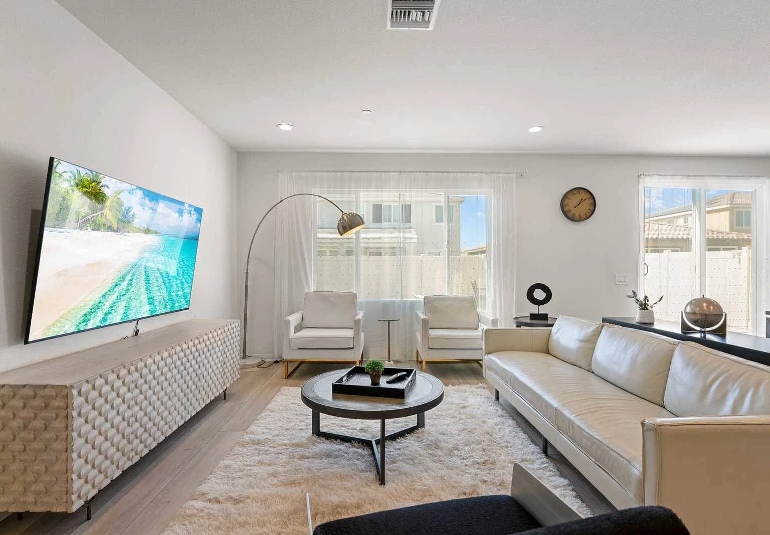 5 bed, 2800 sqft, $7,200 — Photo 1