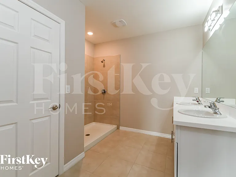 2825 NE 2nd Ave — Photo 13