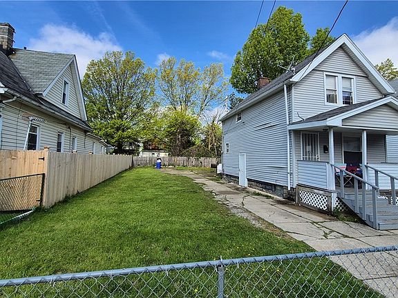 3rd image of 2048 W 105th St