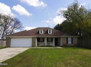 136 Kirkwood Ln, Youngsville, LA 70592