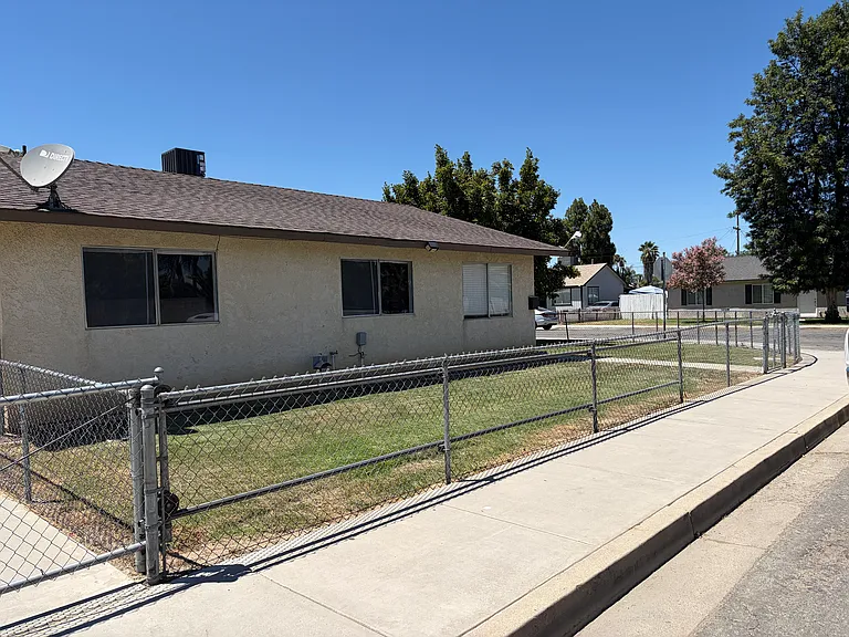 Maple Ave — Photo 3