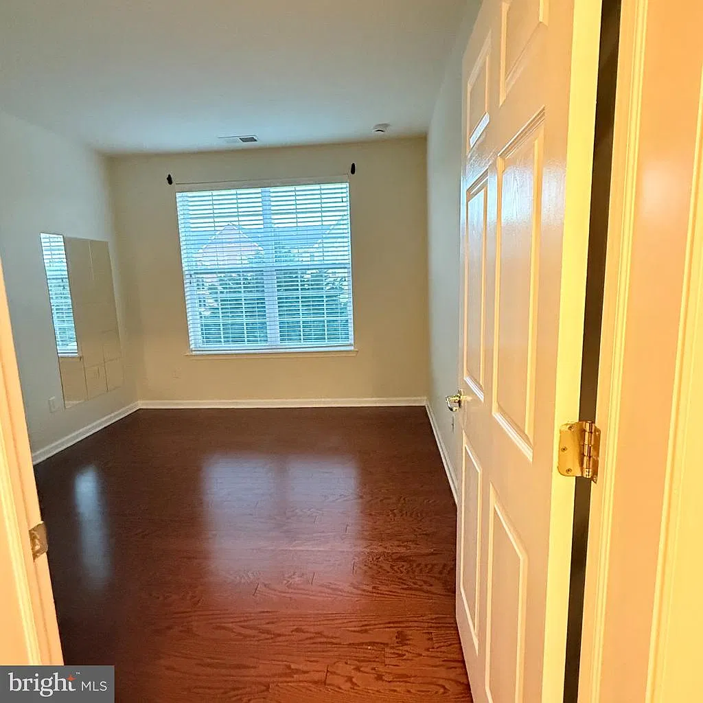 3 bed, 2.0 bath, 1453 sqft, $2,850 — Photo 3