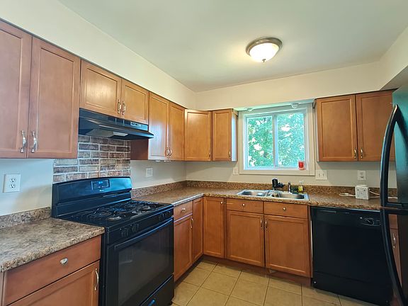 4th image of 210 Valley Rd
