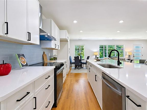 3rd image of 2651 Pangborn Rd