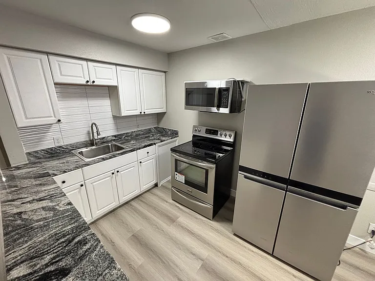239 W Philadelphia Ave #5 — Photo 3