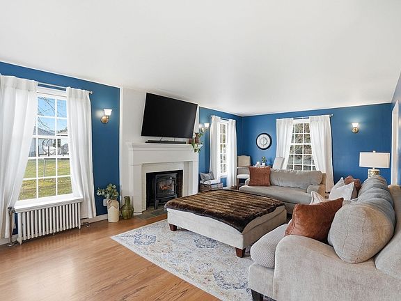 4th image of 2612 S Sullivan Rd