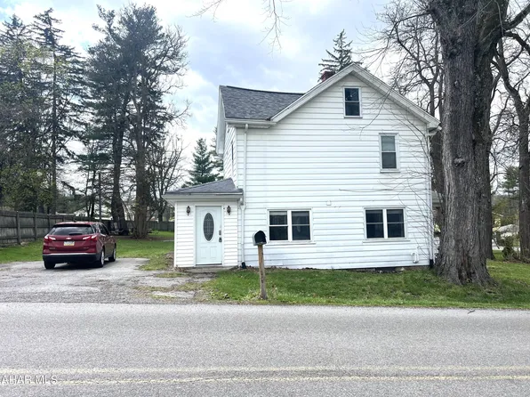 713 S Carlisle Ln, Altoona, PA 16602