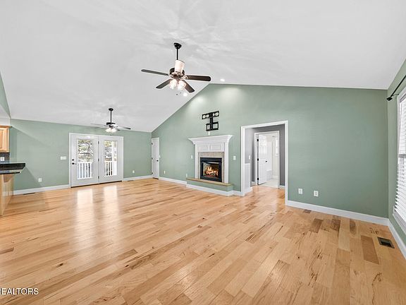 5th image of 455 Carriage Dr