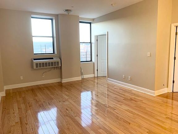 Apt. 5H Living Room