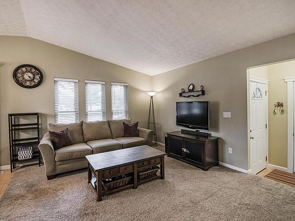 3rd image of 652 Forestwood Dr