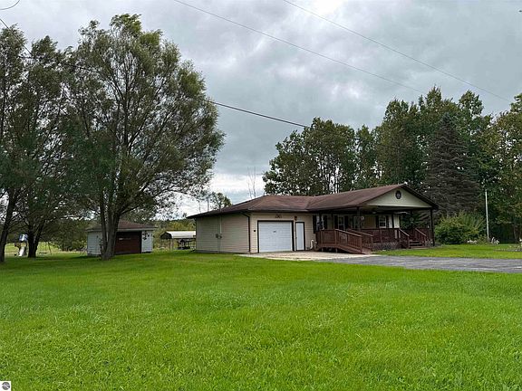 2nd image of 3270 Putnam Rd