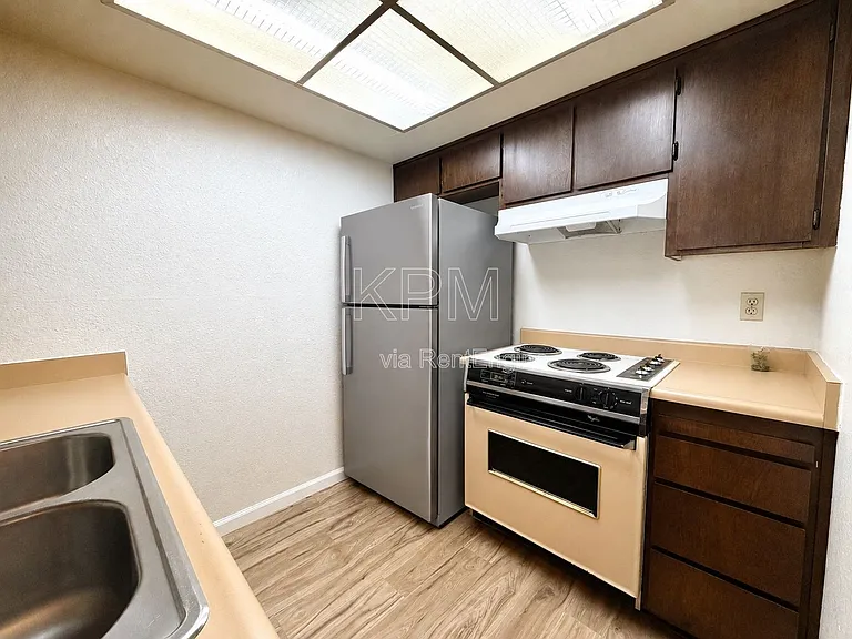1537 Pyrenees Ave #22 — Photo 6