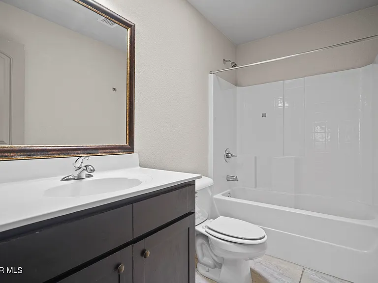 4989 Marcella Santillana — Photo 17