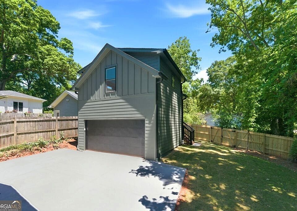 1st image of 17 Lakeview Dr