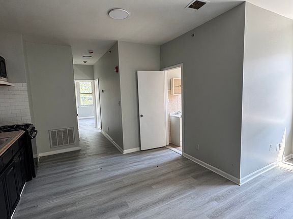 5th image of 288 Goldsmith Ave #2R
