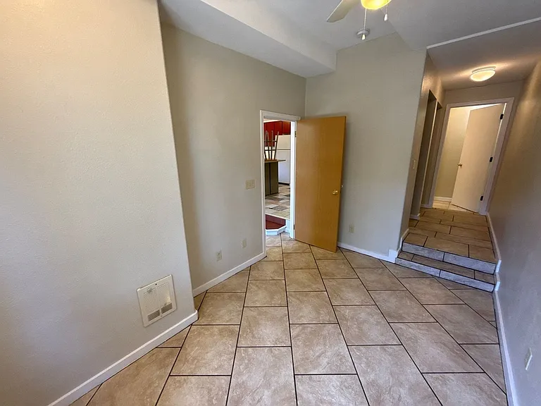 291 Clay St W #3 — Photo 20