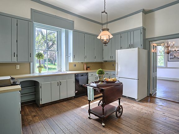 Large Country Kitchen