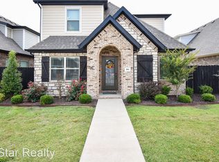 804 N Malbec Rd, Fayetteville, AR 72704