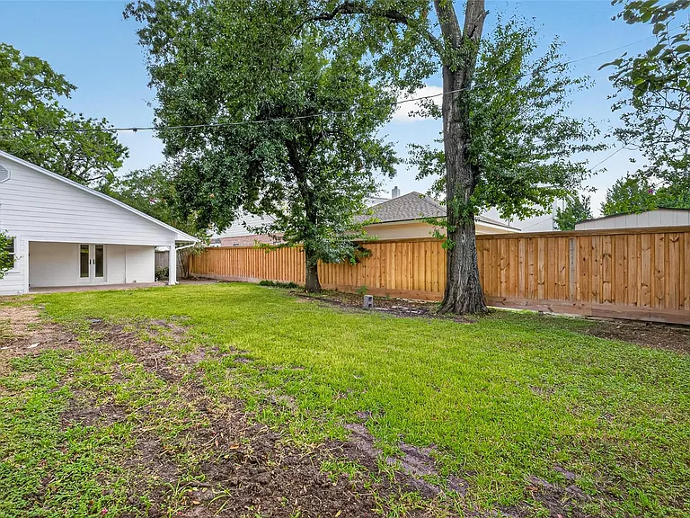 3731 Drake St — Photo 37