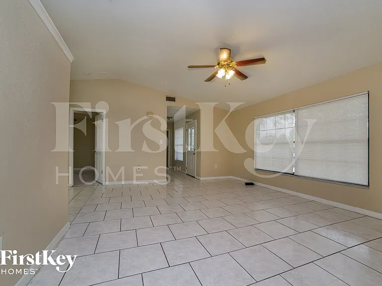 571 Degroodt Rd SW — Photo 4