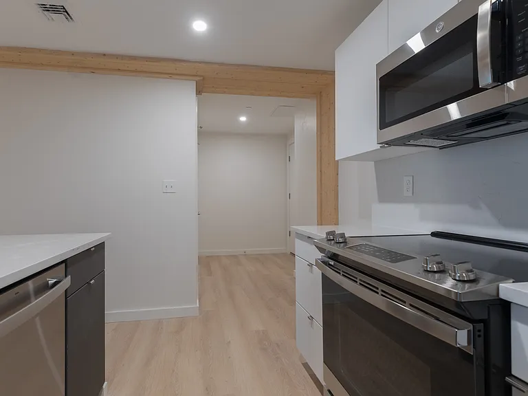 11 Lenox St #403 — Photo 10