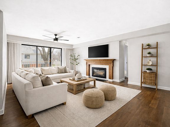 2nd image of 27W685 Grasmere Dr Unit 1808
