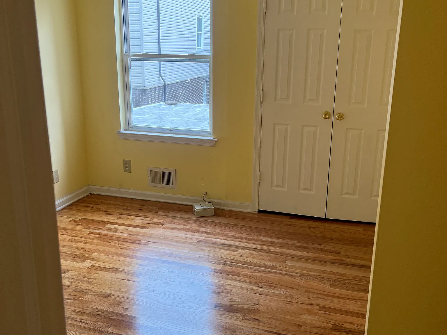 3 bed, 1200 sqft, $2,950 — Photo 1