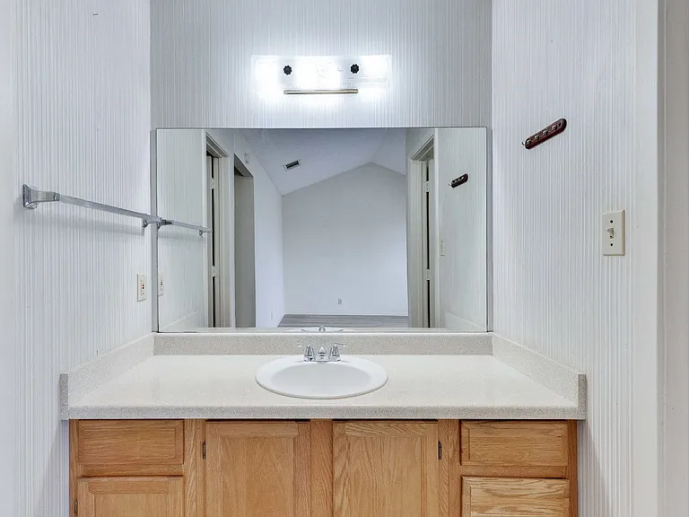 11900 Alpheus Ave #C — Photo 13
