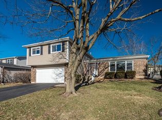 817 Sara Ln, Naperville, IL 60565