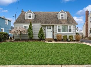 84 Berry St, Valley Stream, NY 11580