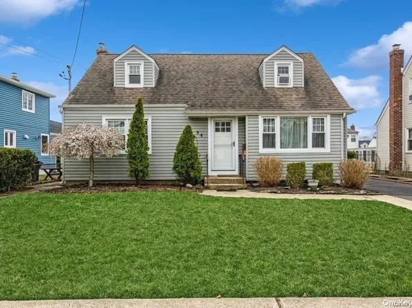 84 Berry Street, Valley Stream, NY 11580