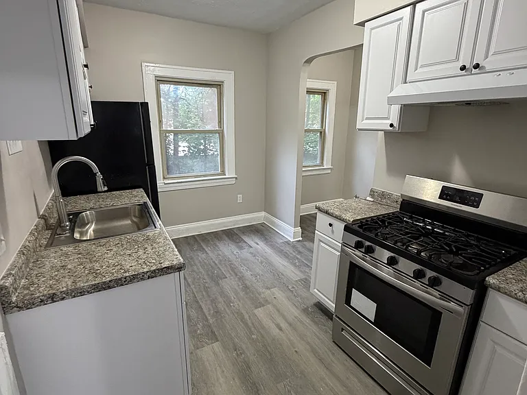 1558 Ivydale Rd #1 — Photo 3