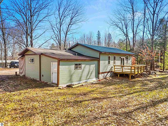 4th image of 21187 Parkview Rd