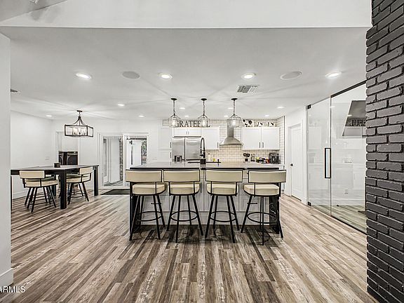 5th image of 1040 W ENCINAS Street