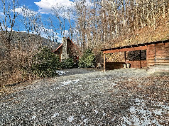 3rd image of 135 Pretty Rdg