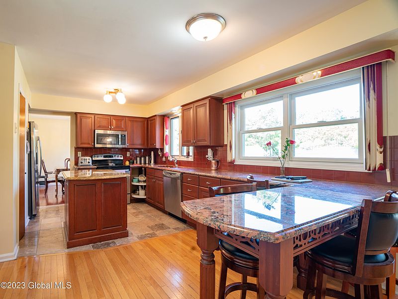 5th image of 24 Windsor Drive