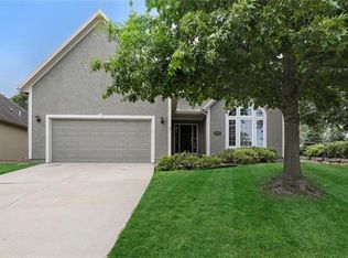 4700 Meadow View Dr, Shawnee, KS 66226