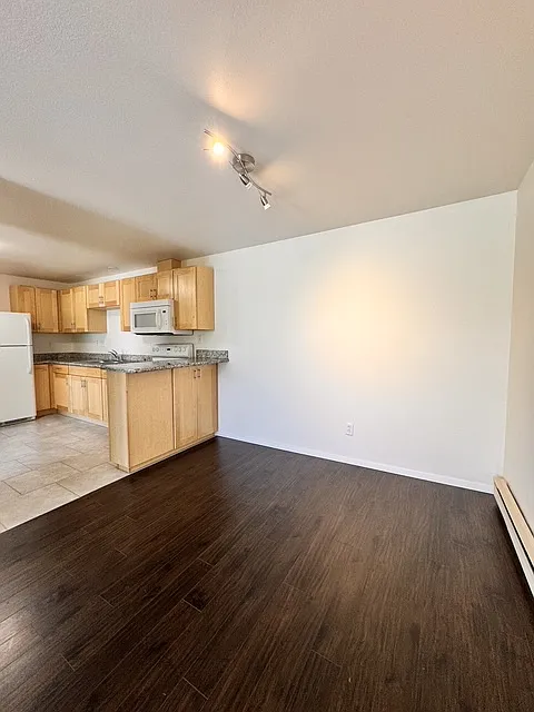 2 bed, 975 sqft, $1,700 — Photo 4