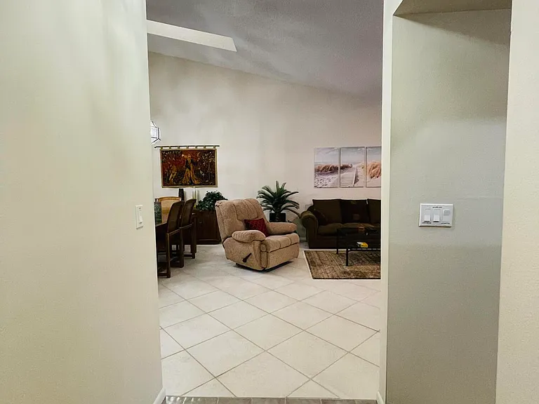 354 SW 28th Ave — Photo 6