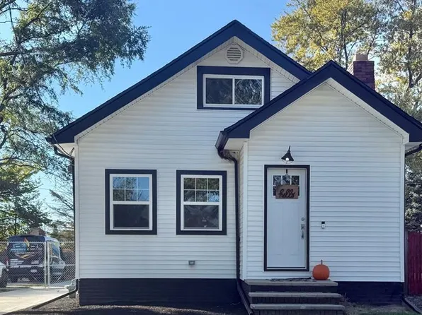 25 Taylor Rd, Oregon, OH 43616